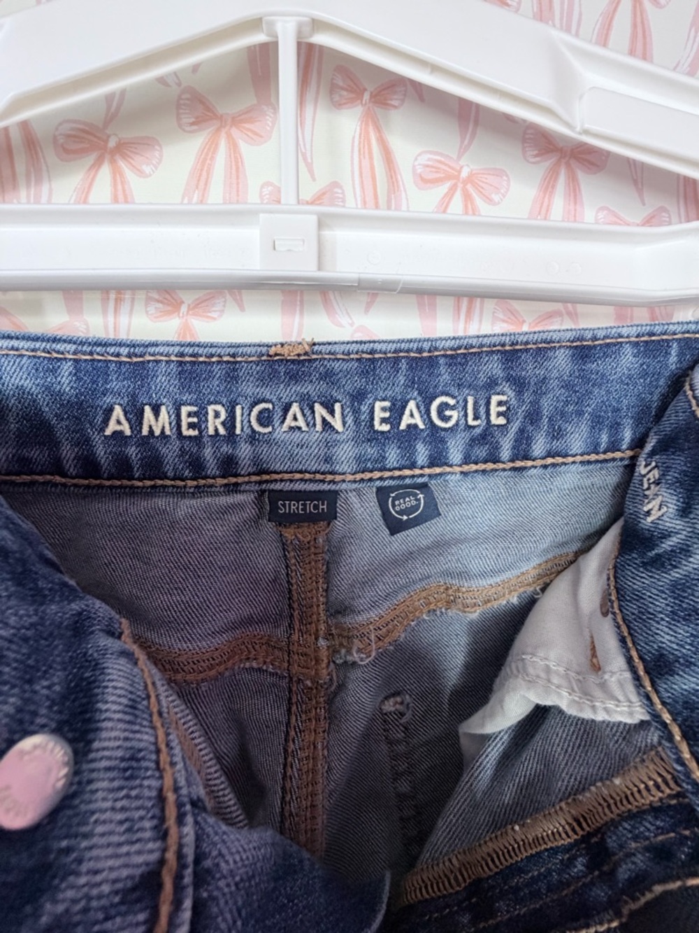 American Eagle Outfitters Women's Boyfriend Jeans in Light Blue Wash - Picture 3 of 8